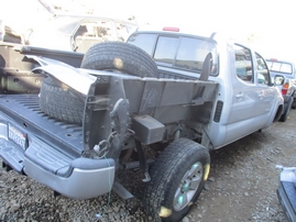 2006 TOYOTA TACOMA SILVER DOUBLE CAB SR5 4.0L AT 2WD Z15136